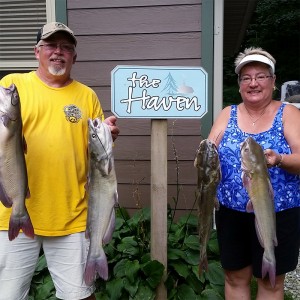 guests-catfish-catch-horns-ferry-hideaway